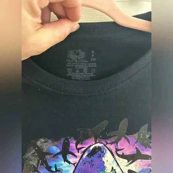 Colorful shark tshirt - Picture 2 of 2